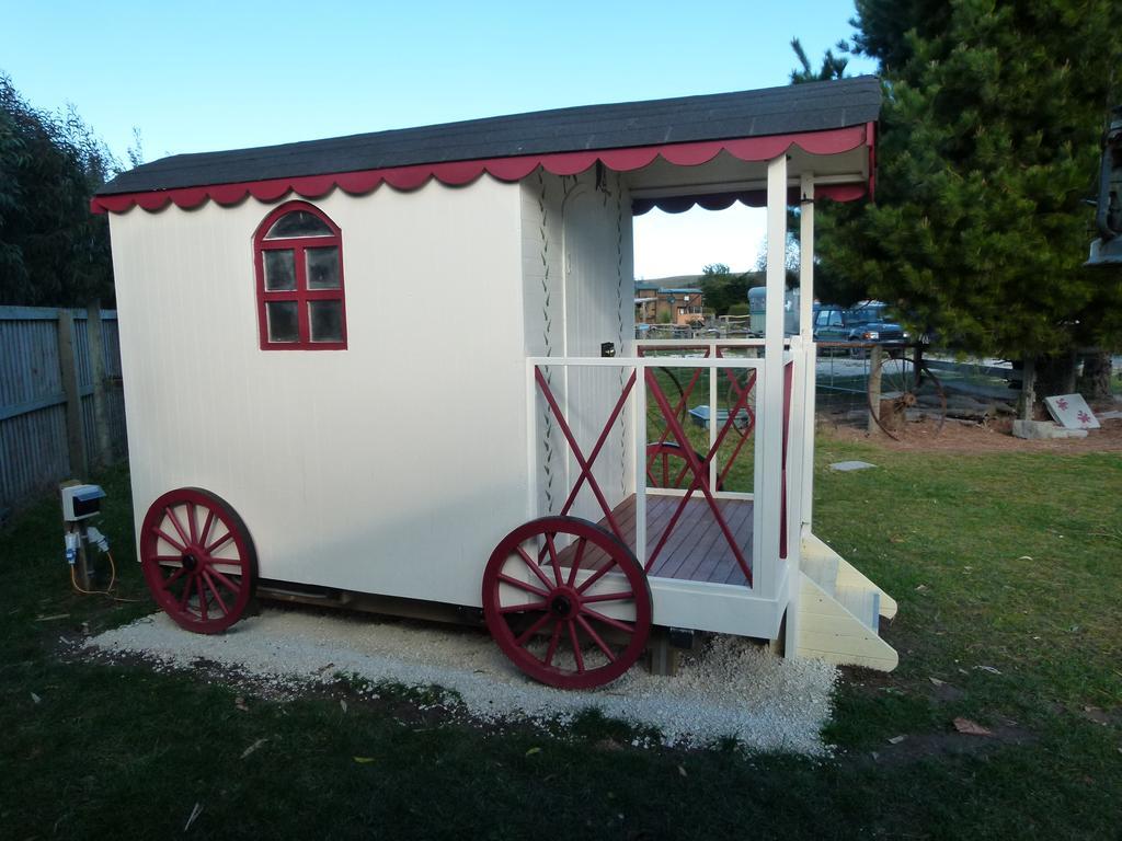 קאיקורה Wacky Stays - Unique Farm-Stay Glamping Rentals, Free Animal Feeding Tours מראה חיצוני תמונה